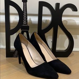 Never worn suede pumps